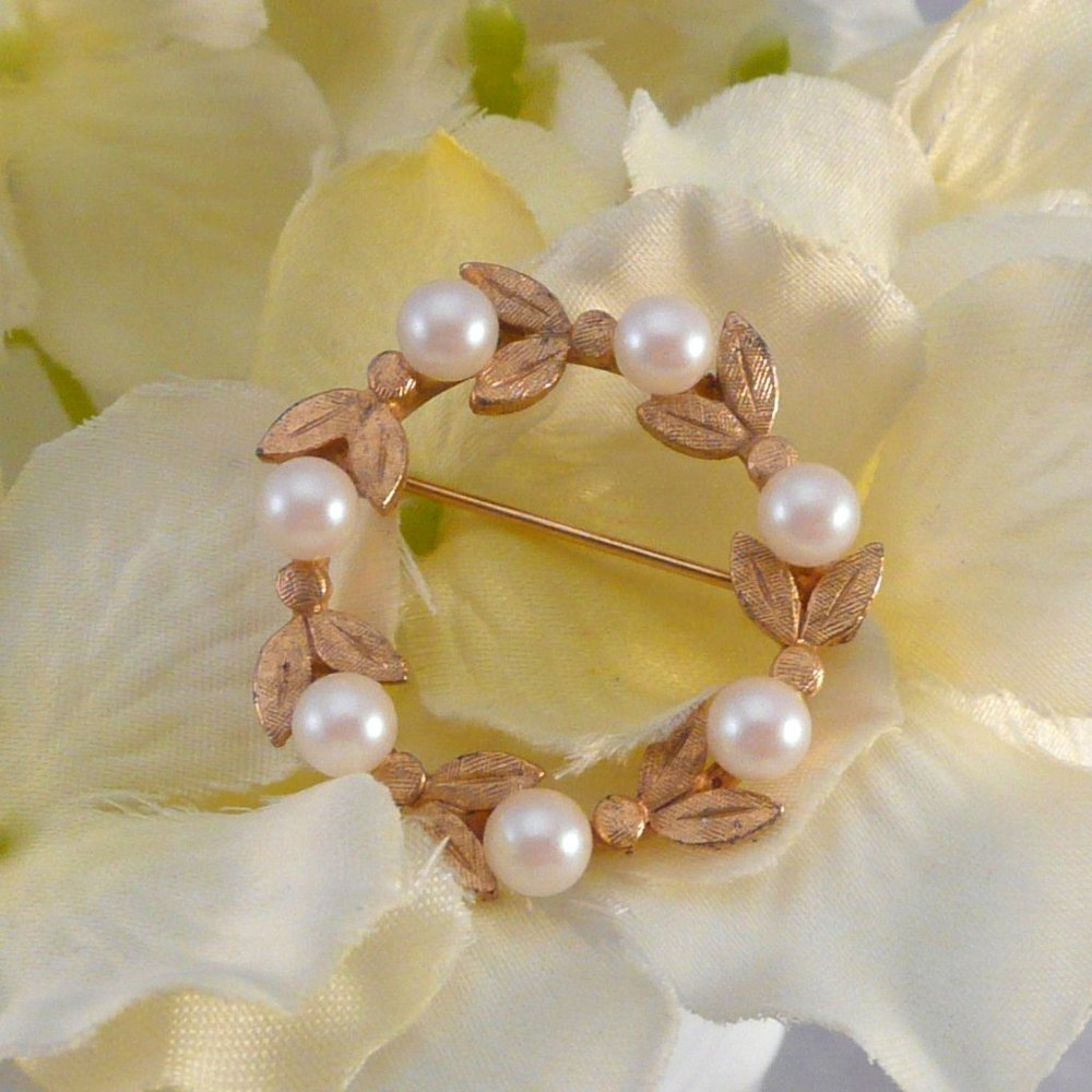 Gold Tone Leaf Wreath Pearl Brooch Pin